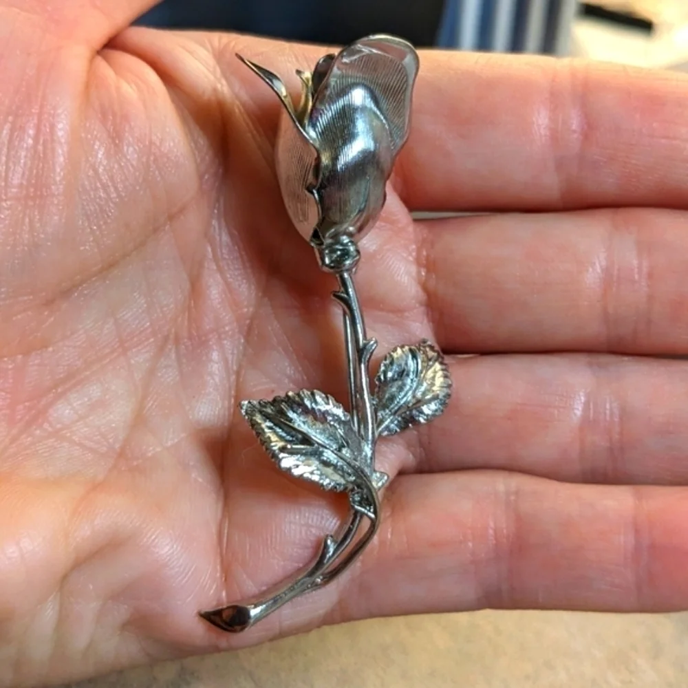 Vintage Silver Tone Flower‎ Brooch
